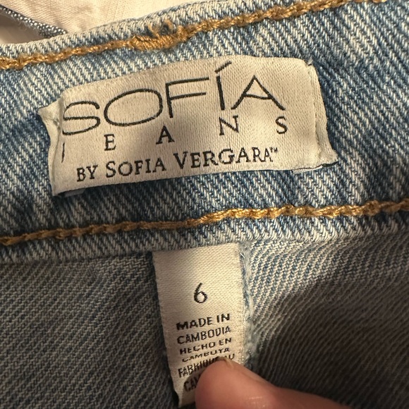 Sofia Jeans by Sofia Vergara | Lila Distressed Denim Shorts - Size 6 - Picture 4 of 5